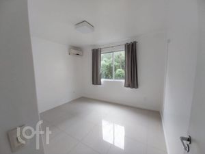 Image 11 - 702675