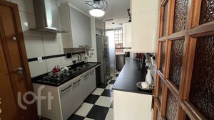 Image 5 - 702914