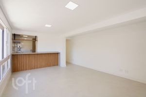 Image 5 - 702972