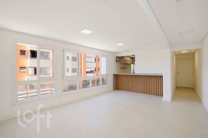 Image 3 - 702972