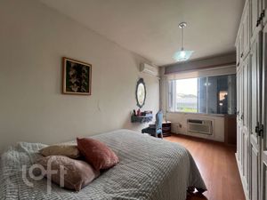 Image 10 - 703558