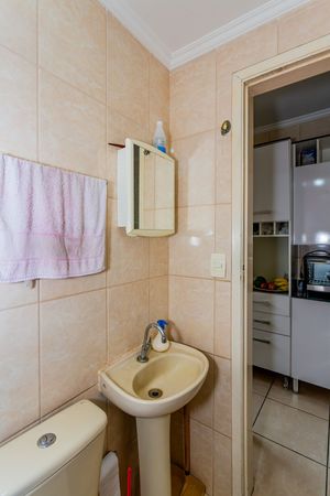 Image 19 - 703823