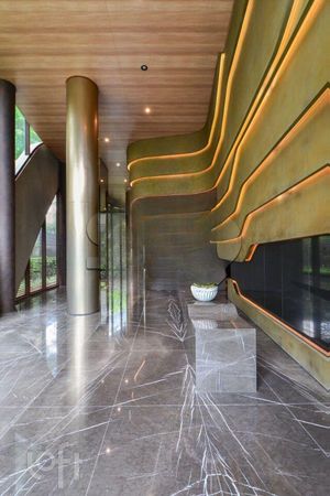 Image 21 - 703887