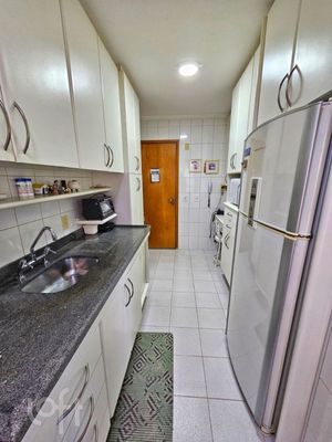 Image 6 - 703904