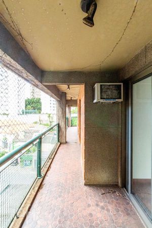 Image 16 - 703913