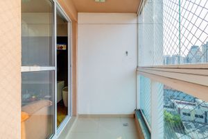 Image 3 - 703925
