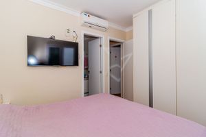 Image 20 - 703925