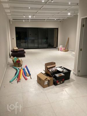 Image 5 - 703995