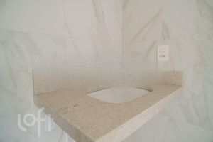 Image 14 - 704023