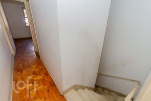 Image 21 - 704272