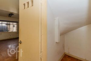 Image 4 - 704272