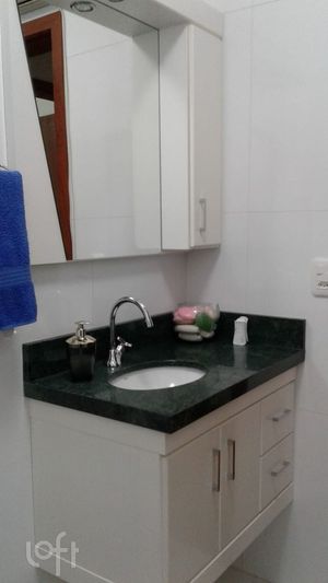 Image 6 - 704832