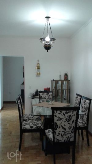 Image 4 - 704832
