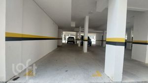 Image 33 - 704888