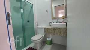 Image 4 - 704888