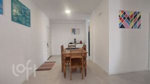 Image 10 - 704888