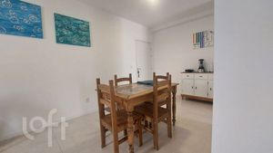 Image 5 - 704888