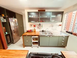 Image 3 - 708852
