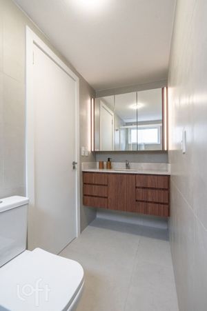 Image 30 - 715050