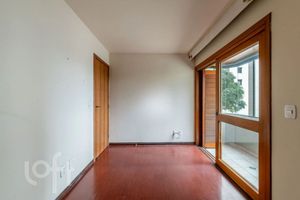 Image 5 - 717498