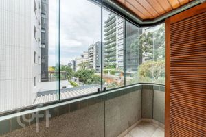 Image 7 - 717498