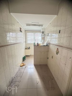 Image 12 - 717518