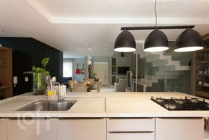 Image 4 - 717525