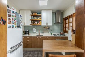 Image 17 - 718443