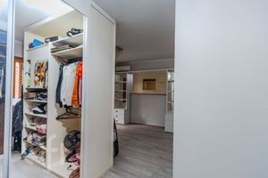 Image 37 - 718818