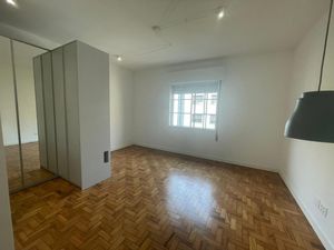 Image 1 - 719027