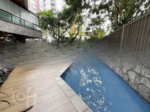 Image 29 - 722584