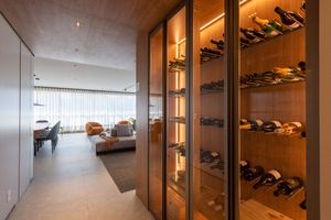 Image 5 - 725716