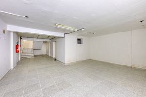 Image 8 - 726263