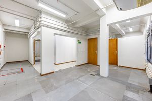 Image 21 - 726263