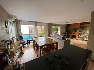 Image 11 - 726536