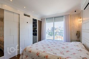 Image 17 - 726622