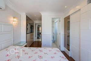 Image 19 - 726622