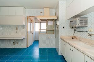 Image 27 - 726676