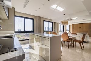 Image 16 - 726677