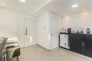 Image 8 - 728812