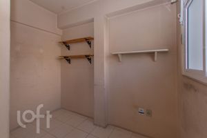 Image 9 - 728861