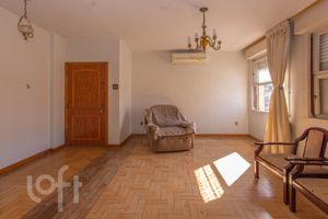 Image 4 - 728861