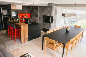 Image 10 - 728934