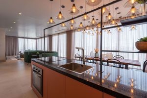 Image 10 - 728972