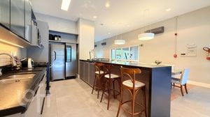 Image 21 - 729356