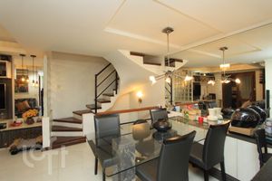 Image 21 - 729482
