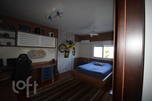 Image 9 - 729516