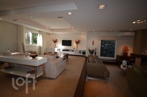 Image 4 - 729516