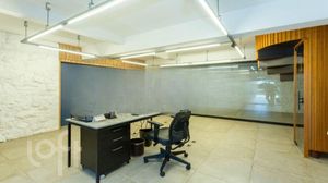 Image 24 - 729632