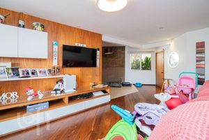 Image 4 - 729748